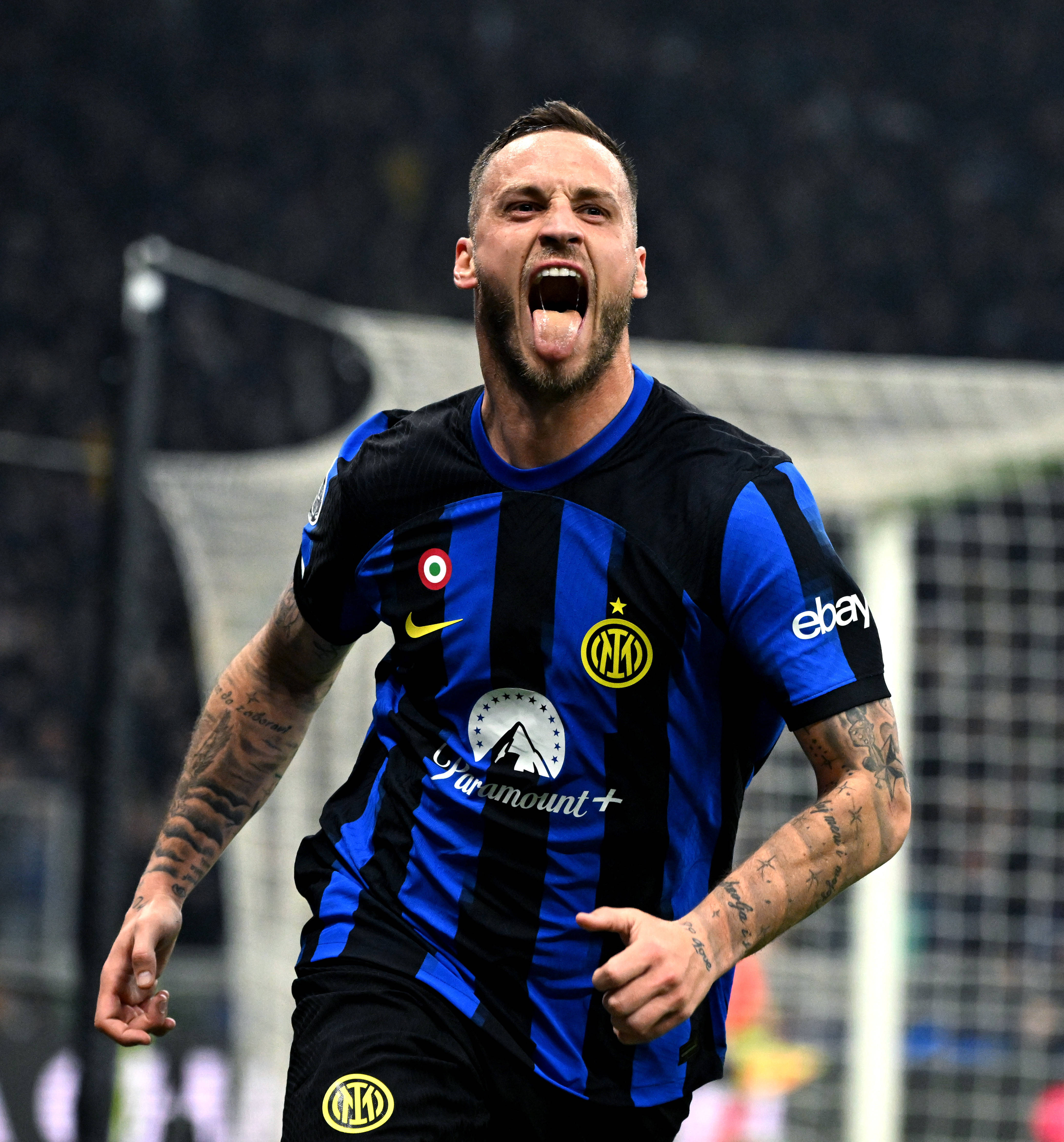 篮球湖人官方公布球员赛季表现报告（湖人队官方发布球员赛季表现盘点）