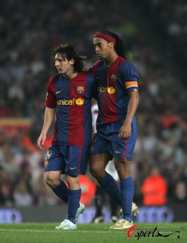 中超比赛亮点：上海海港2-1取胜山东泰山,（中超战报：上海海港2-1击败山东泰山）