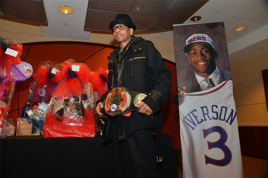 榜眼梦游11中1福克斯空砍25分，米切尔28+8，骑士送马刺交手6连败（榜眼手感低迷仅11投1中，福克斯25分难救主，米切尔28+8领军，骑士对马刺豪取交手6连胜）