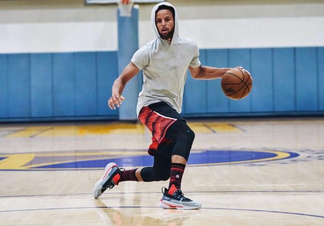 普陀篮球热血激战，虽败犹荣赢尽掌声！（普陀篮球热血鏖战，惜败仍赢满场喝彩）