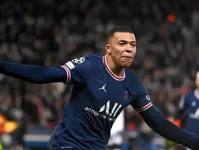 欧冠球员表现评析：C罗连续进球,（欧冠球员状态观察：C罗连场建功）