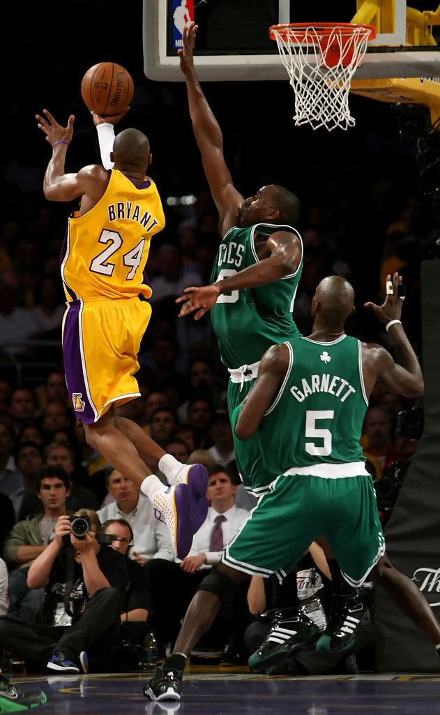 遗憾空砍！德罗赞加时赛怒砍12分，全场16中10拿33分（空砍33分！德罗赞加时独取12分，16投10中仍难救主）