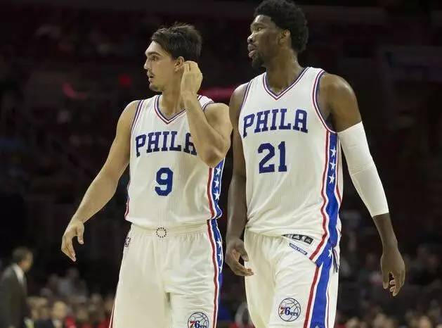 葡萄牙U17夺冠，奎罗斯社媒发贺电：我无比自豪（葡萄牙U17加冕冠军，奎罗斯发文庆贺：无比骄傲）