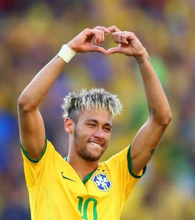 西亚卡姆闪耀半场，高效表现成球队关键（西亚卡姆半场大放异彩，高效输出扛起球队）