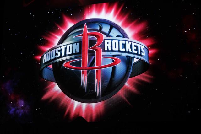 今晚，上海海港门将颜骏凌首发出场，迎来了他代表俱...（今晚，上海海港门将颜骏凌以首发身份出战，迎来其代表俱乐部的重要时刻）