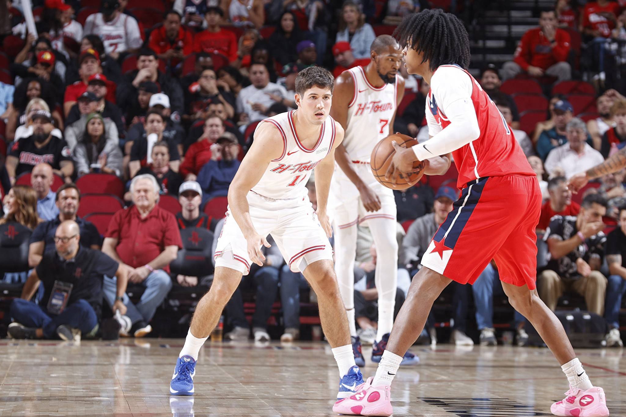 拉菲尼亚否认转会沙特传闻，斥媒体报道不实（拉菲尼亚辟谣赴沙特传闻，称相关报道失实）