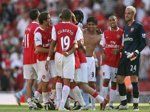 雷霆遭遇连败，马刺展现韧性（雷霆陷入连败泥潭，马刺韧性十足）