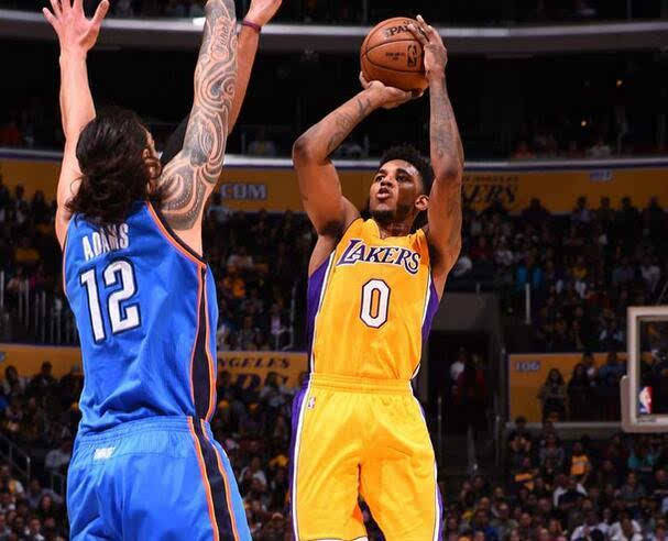 美记：快船当下潜在交易目标是CJ·麦科勒姆（据美媒，快船当前的潜在交易目标为CJ·麦科勒姆）