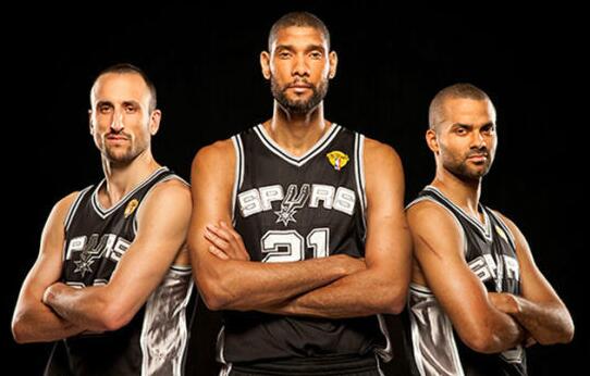 为冰雪赴一座城丨解锁冬日限定快乐（向雪而行赴一城丨开启冬日限定欢愉）