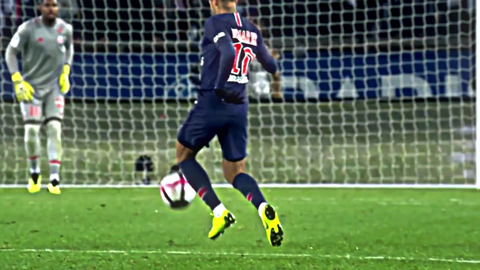 法尔克：拜仁不着急推进诺伊尔续约，打算在他40岁生日前后谈（法尔克：拜仁暂不急于与诺伊尔续约，计划在其40岁生日前后再谈）