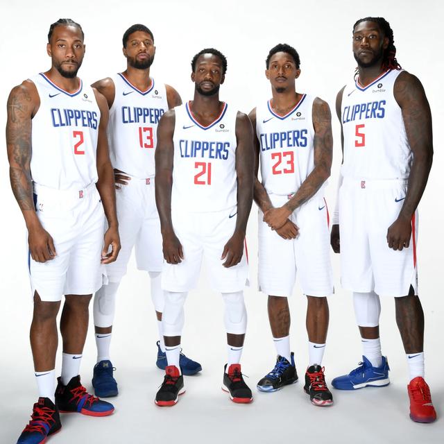 圣诞大战的魅力：一场篮球盛宴的期待（圣诞夜巅峰对决：点燃篮球盛宴的期待）