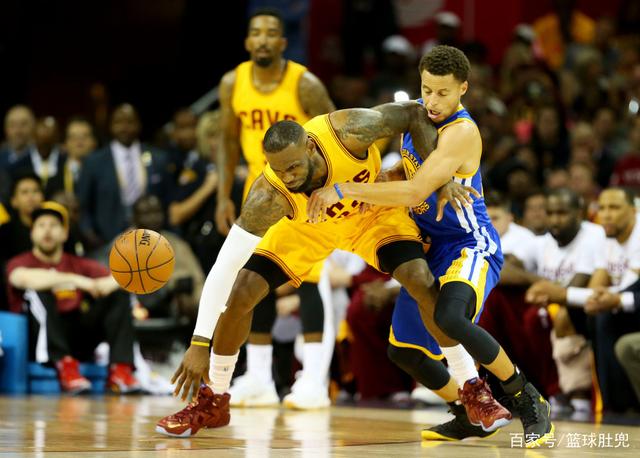 比利亚雷亚尔3-2皇家社会，莫莱罗梅开二度，阿约塞-佩雷斯建功（比利亚雷亚尔3-2力克皇家社会：莫莱罗双响，阿约塞-佩雷斯破门）