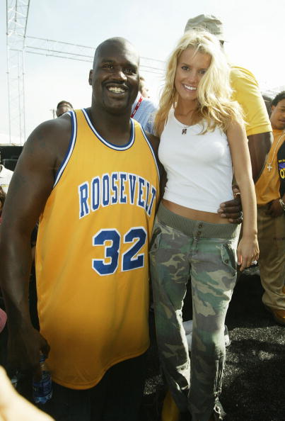 被球迷喷得退出国家队的吴曦，其实是郑智后最强后腰，场上也很拼（因球迷质疑一度退出国足的吴曦，其实是郑智之后最强后腰，场上拼劲十足）