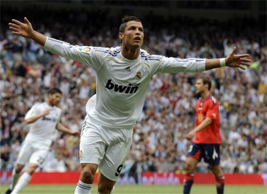 每体：巴萨有意左后卫索萨，想用桑托斯欠的290万欧锁定交易（每体：巴萨相中左后卫索萨，拟用桑托斯拖欠的290万欧敲定交易）