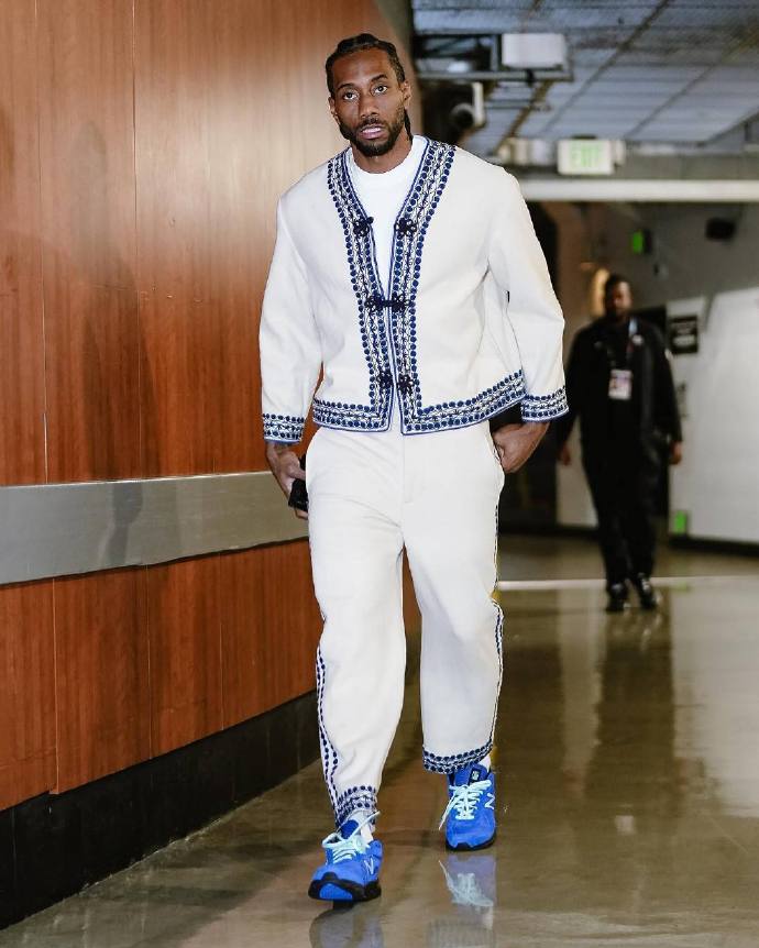 皇马本赛季西甲比赛已出现12张红牌，比其他球队至少多4张（皇马本季西甲已吃到12张红牌，较其他队至少多4张）