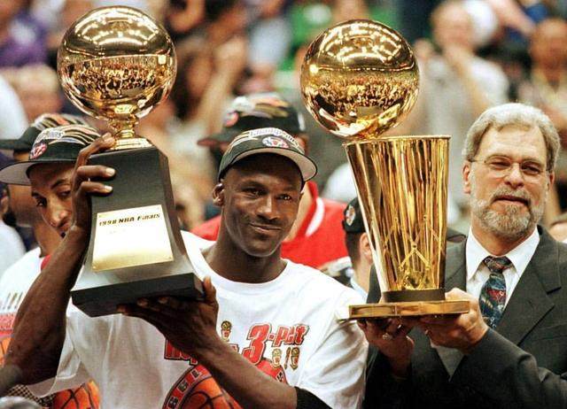 米体：莫拉塔妻子被发现已不再佩戴婚戒，二人感情陷入危机（米体：莫拉塔妻子被拍未戴婚戒，二人关系疑现危机）