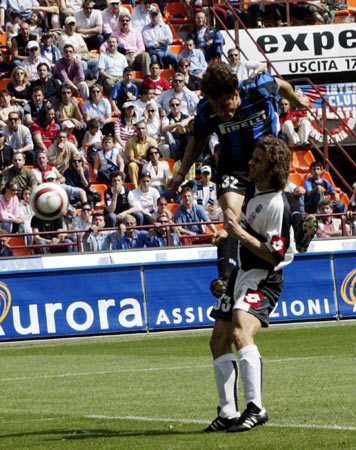 西甲：皇马客场2-2战平比利亚雷亚尔（西甲-皇马客场2-2与比利亚雷亚尔握手言和）