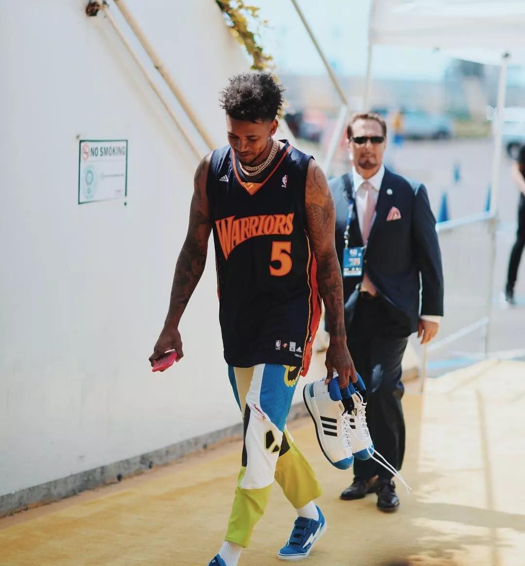 图片报：巴萨希望签下一名左边锋，正关注莱比锡的迪奥曼德（图片报：巴萨寻觅左翼新援，盯上莱比锡边锋迪奥曼德）