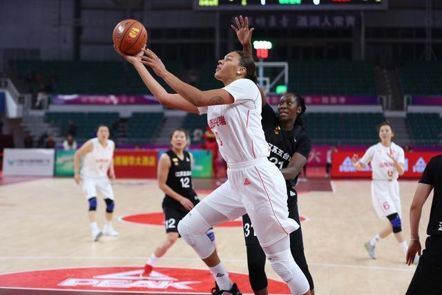 马斯切拉诺：看到38岁的梅西还能如此积极拼抢真是令人惊叹（马斯切拉诺惊叹：38岁梅西依旧拼抢积极，令人难以置信）