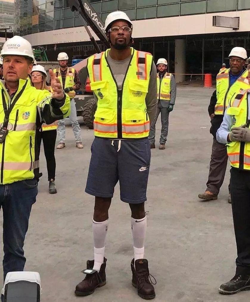 投篮得多练！阿门上半场7中3&三分3中0 得到6分3篮板2助攻（阿门投射仍需提升：半场7投3中、三分3投全失，收获6分3篮板2助攻）