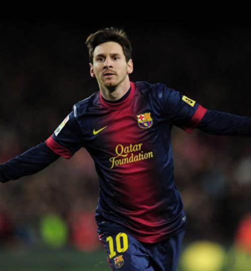 绿茵场上的百年世仇，皇马与巴萨，一场足球背后的政治战争（皇马与巴萨：百年宿敌，球场之外的政治角力）