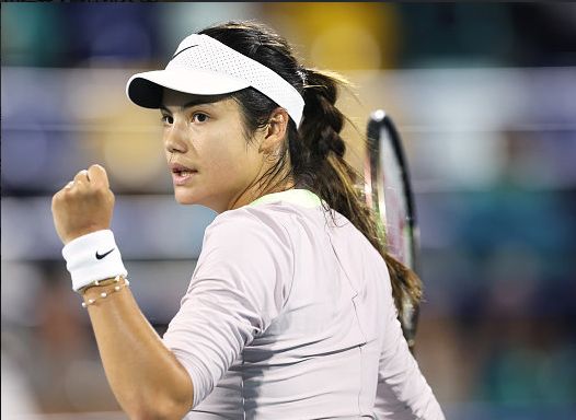 探寻湖人队战况：圣诞大战悬念再起（解读湖人近况：圣诞大战再添悬念）