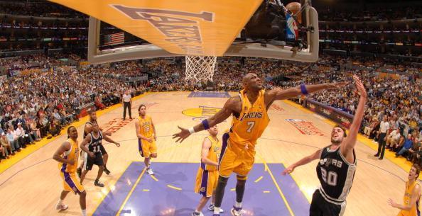 德甲前瞻：斯图加特欲报一箭之仇，拜仁防线需提升专注度（德甲前瞻：斯图加特力拼复仇，拜仁后防需提高注意力）